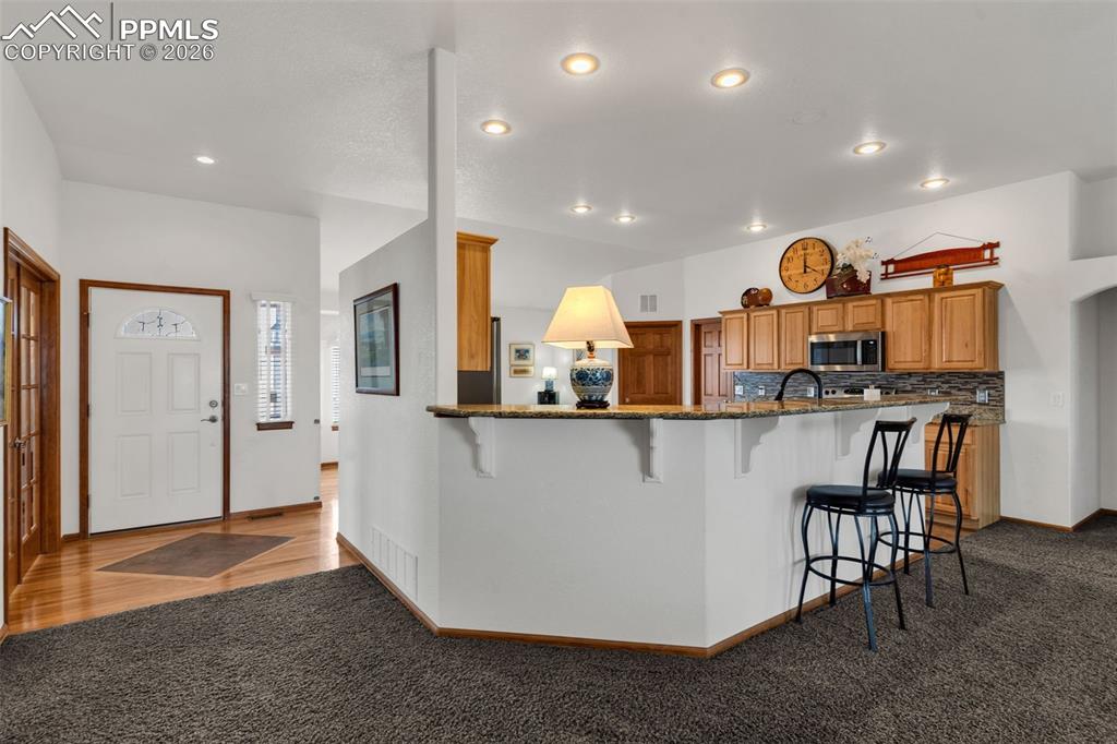 Image 16 of 50: Kitchen