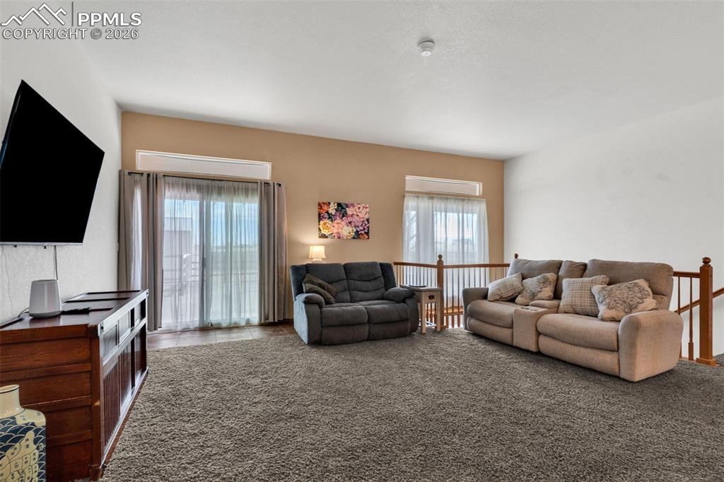 Image 18 of 50: Living Room