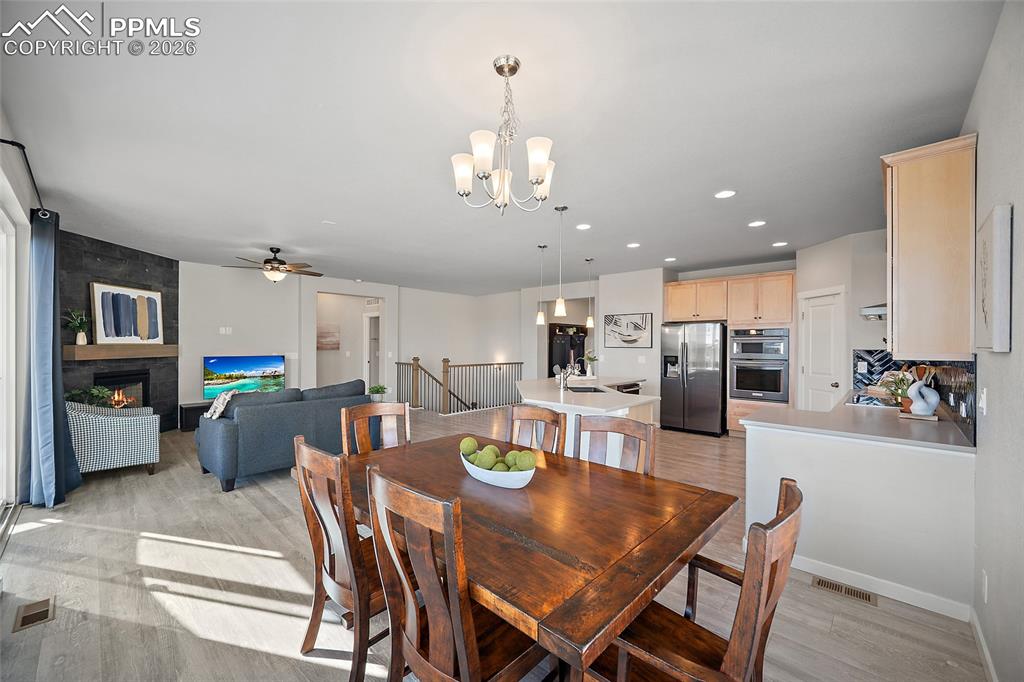 Image 12 of 50: Dining Area