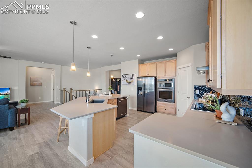 Image 13 of 50: Kitchen