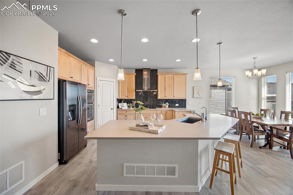 Image 14 of 50: Kitchen