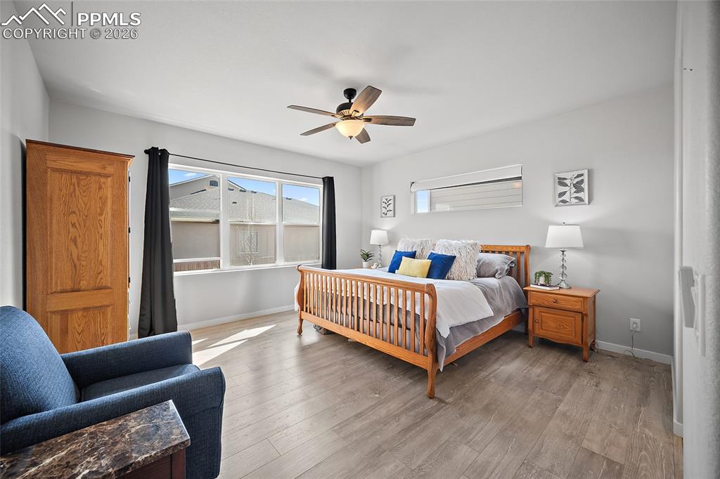 Image 15 of 50: Bedroom