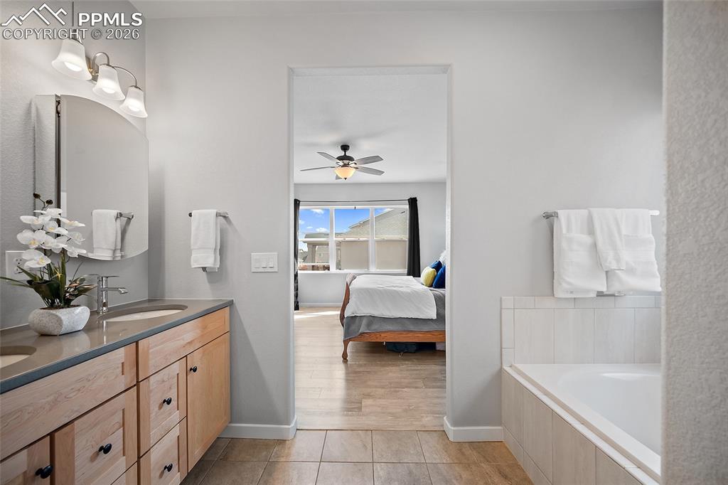 Image 18 of 50: Bathroom