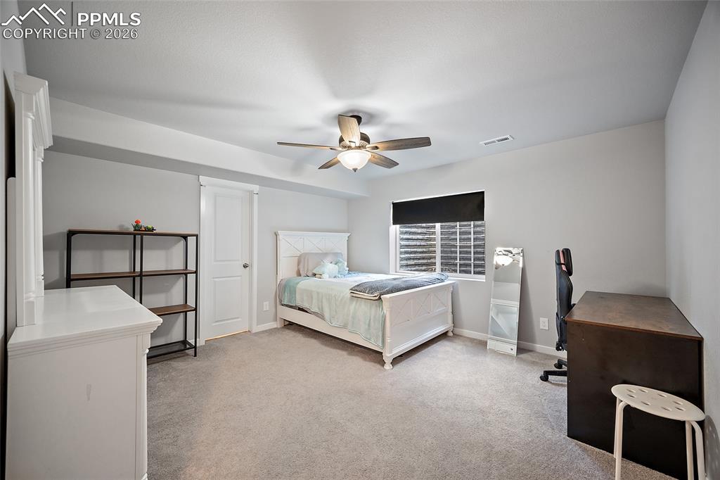 Image 30 of 50: Bedroom