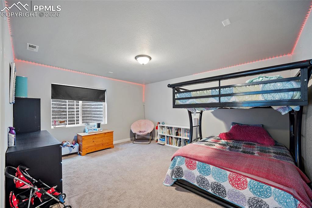 Image 31 of 50: Bedroom