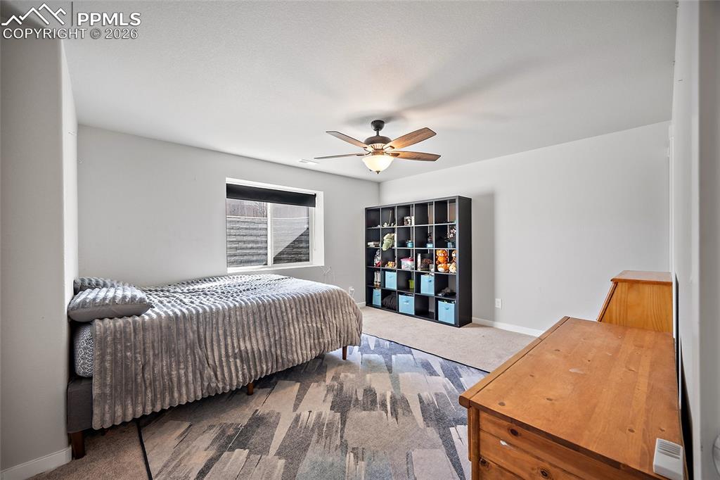 Image 33 of 50: Bedroom