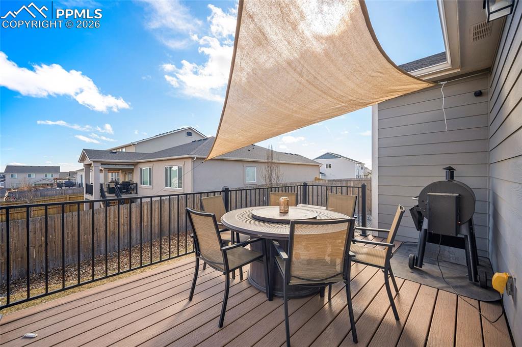 Image 35 of 50: Deck