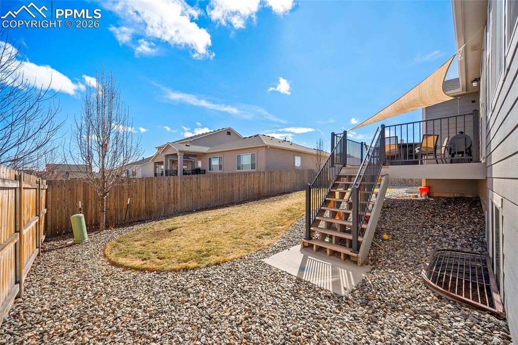 Image 38 of 50: Yard