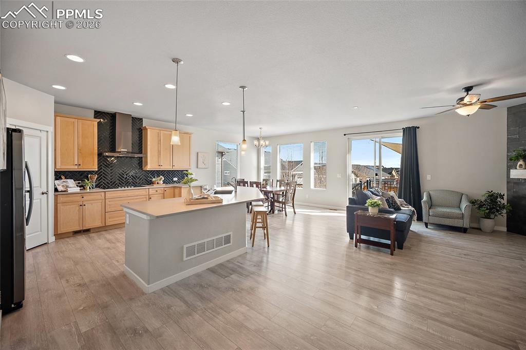 Image 4 of 50: Kitchen