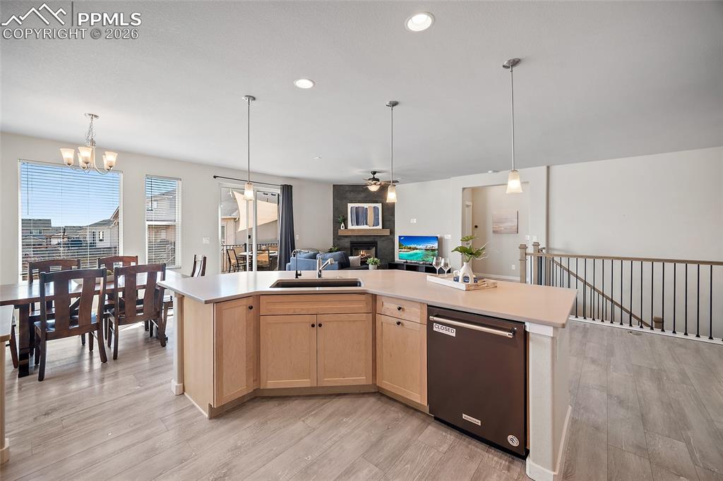 Image 5 of 50: Kitchen