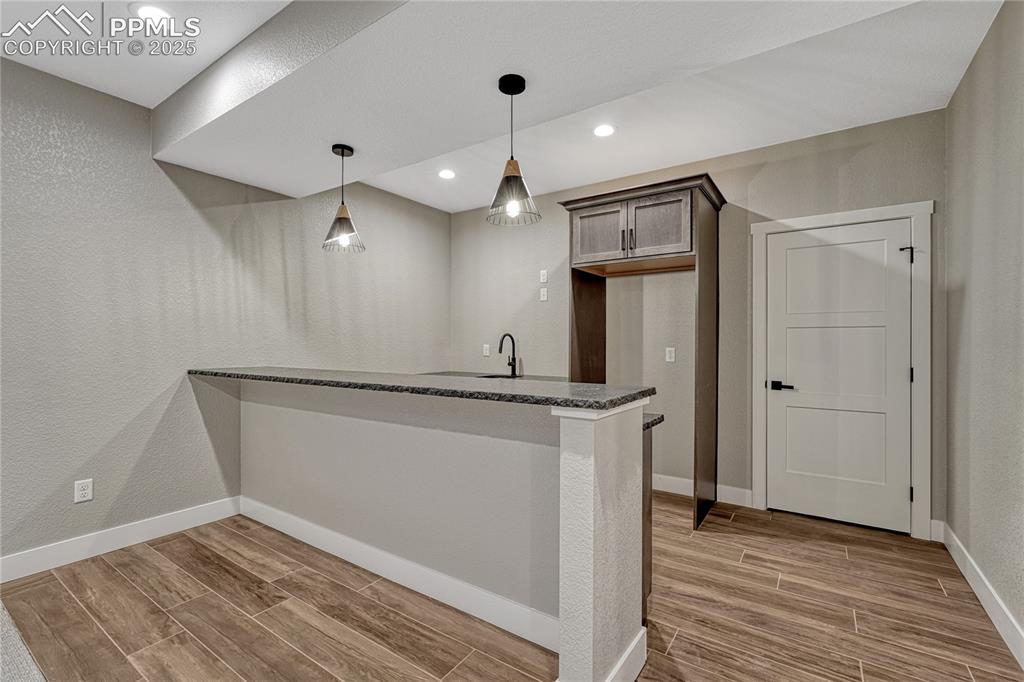 Image 33 of 50: Bastment- Wet Bar- w Leathered Granite Countertops