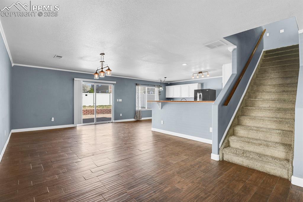 Image 9 of 49: Dining Area