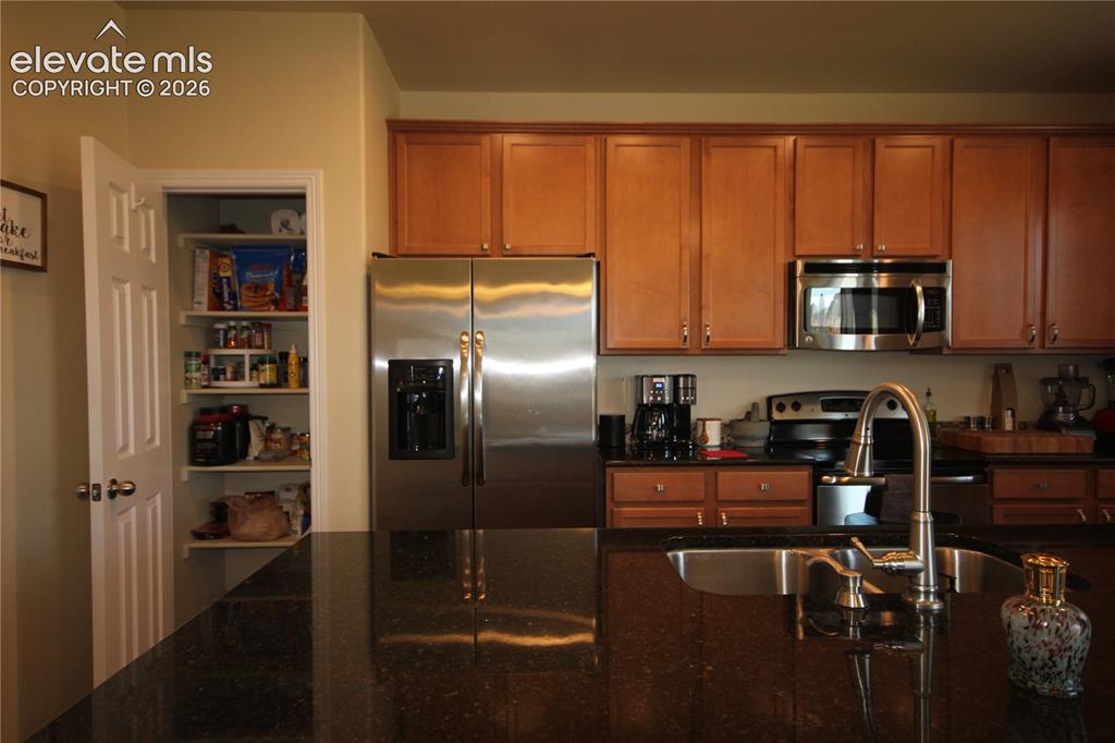 Image 12 of 45: Kitchen