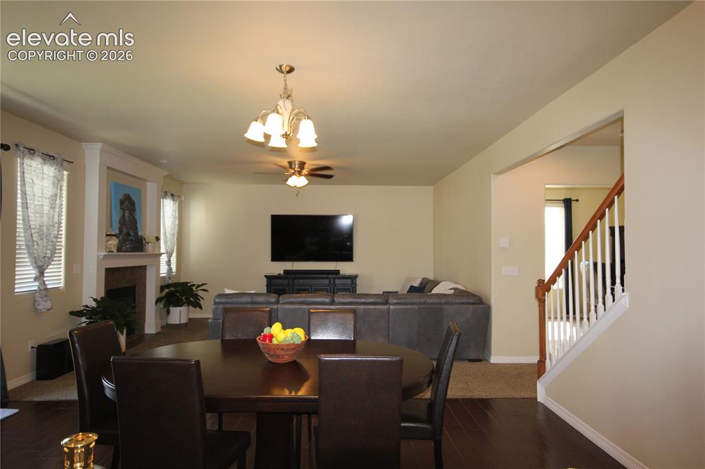 Image 15 of 45: Dining Area