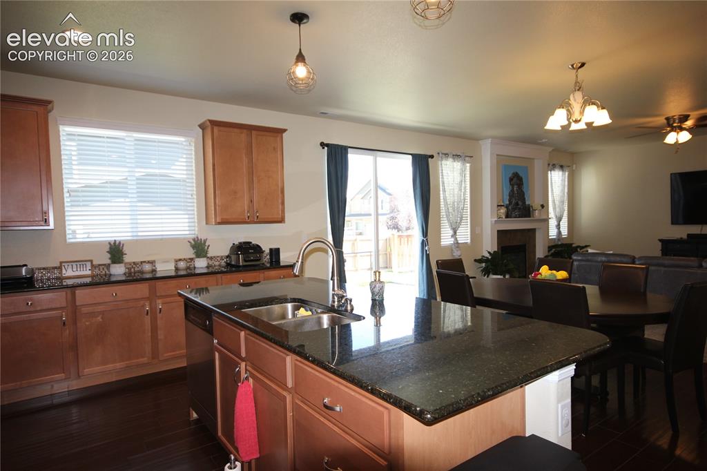 Image 17 of 45: Kitchen