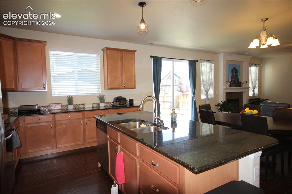 Image 18 of 45: Kitchen