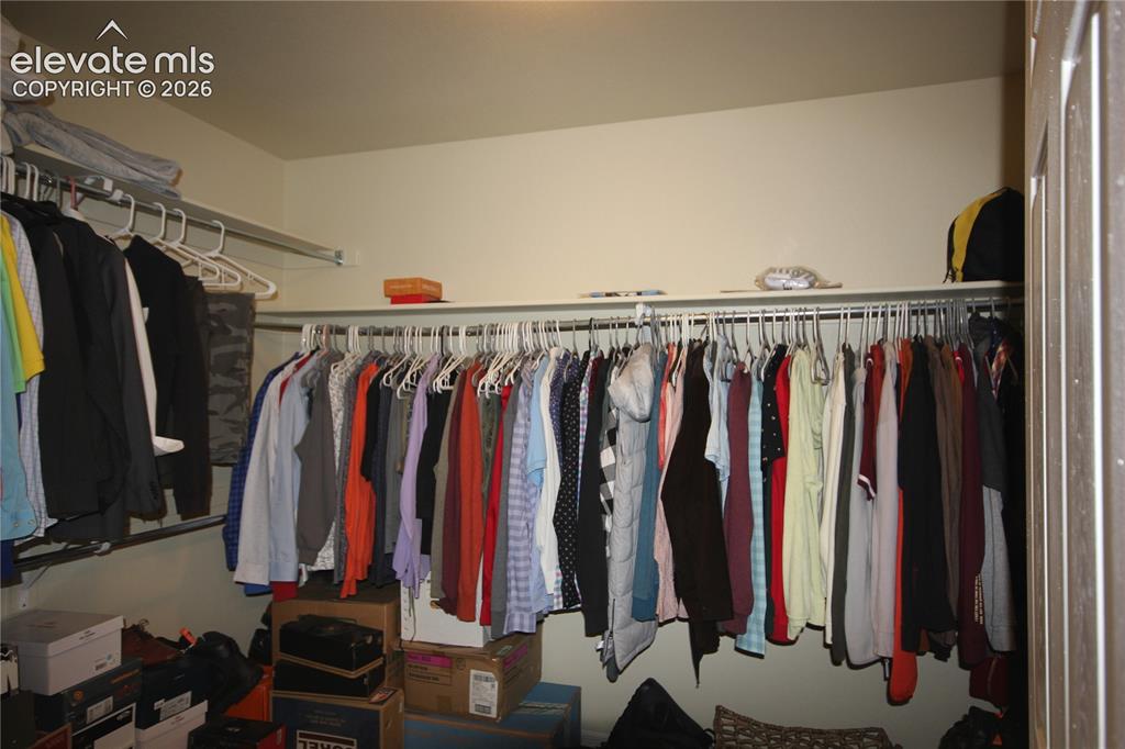Image 25 of 45: Closet