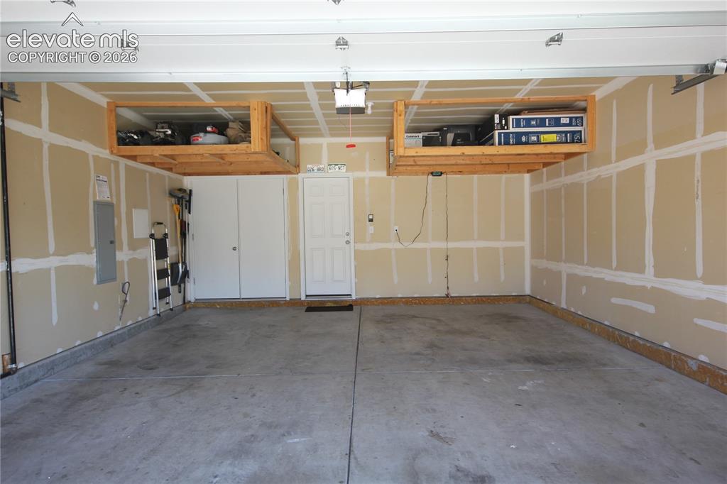 Image 5 of 45: Garage
