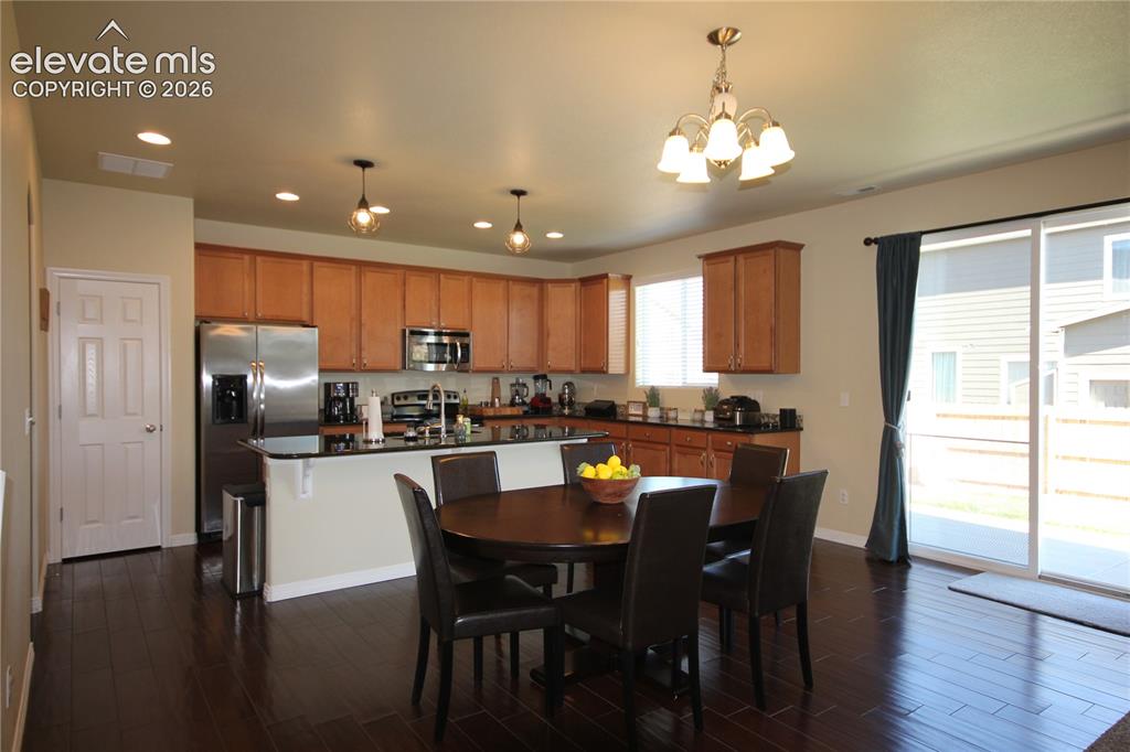 Image 9 of 45: Dining Area