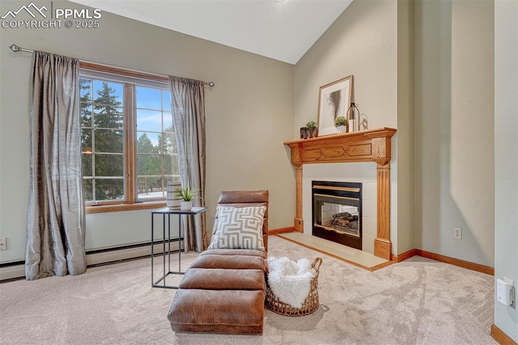 Image 18 of 46: Sitting Room