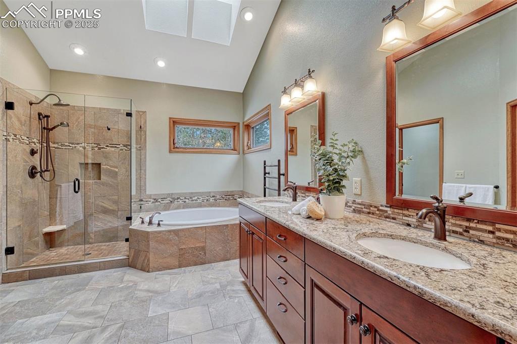 Image 19 of 46: Primary ensuite bathroom.
