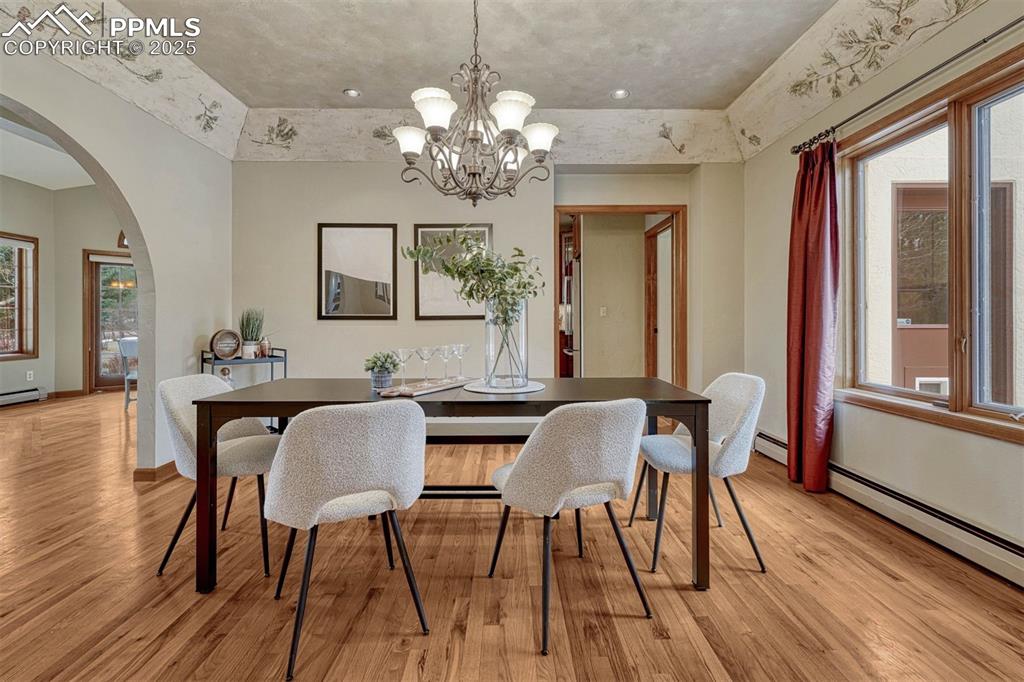 Image 24 of 46: Dining Area