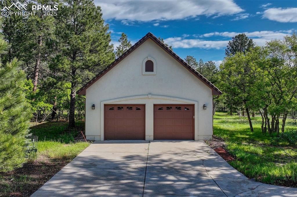 Image 42 of 46: 1,120 square foot garage and heated workshop.