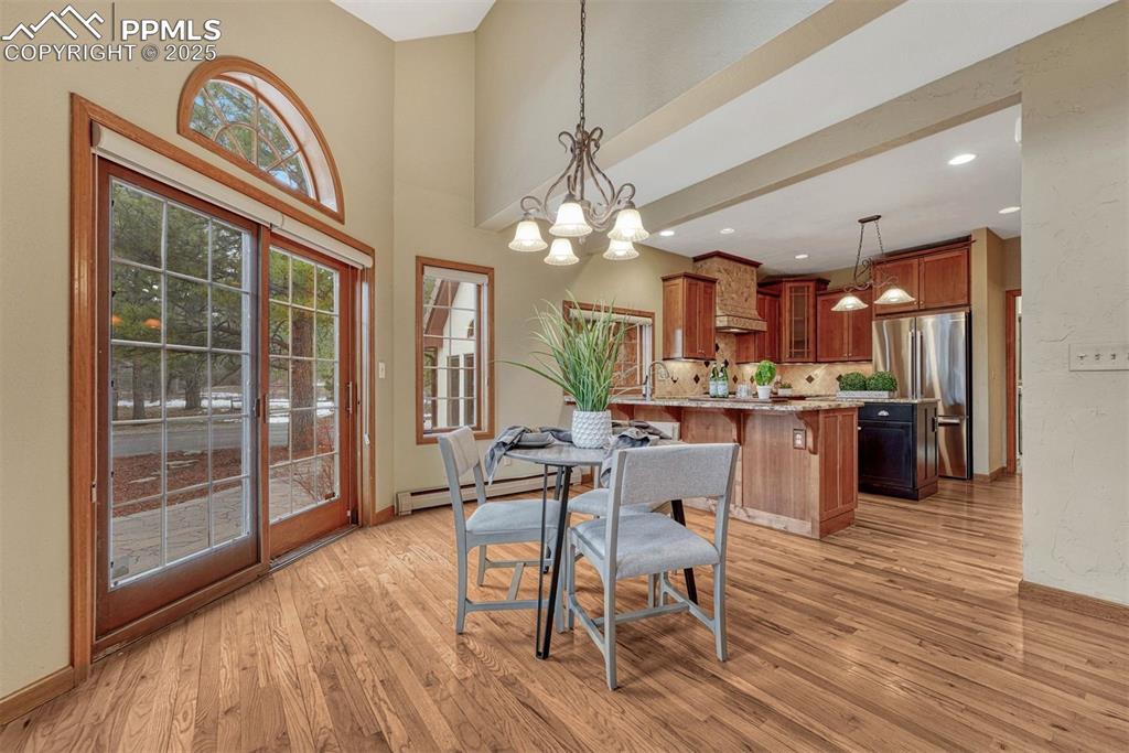 Image 9 of 46: Eat in area off the kitchen with access to the front patio.