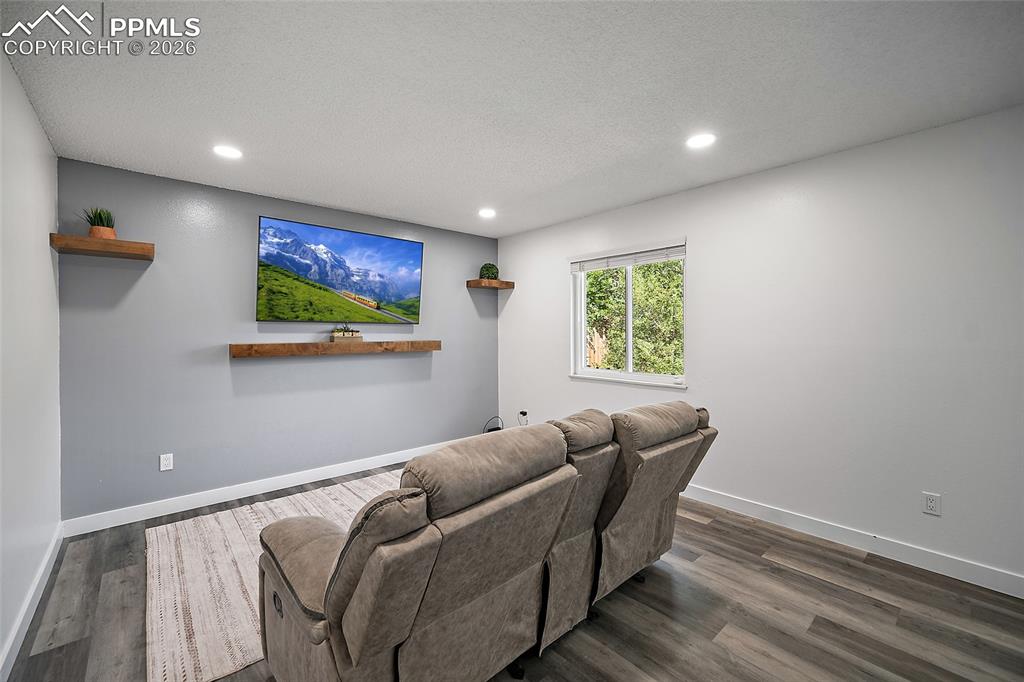 Image 13 of 38: Living room 