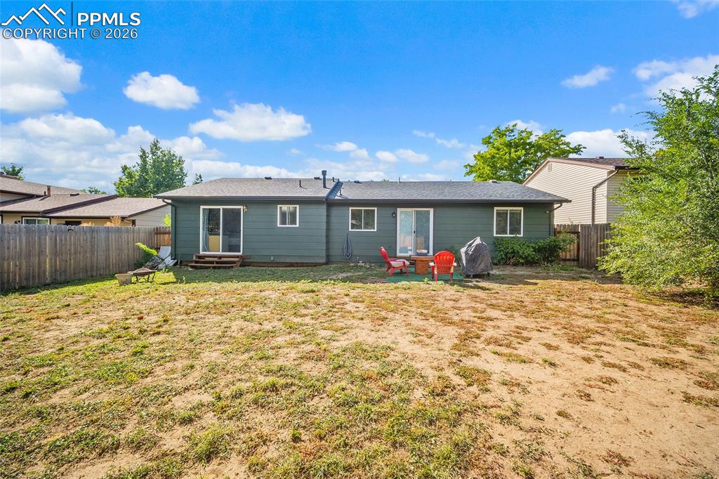 Image 26 of 38: Back of house