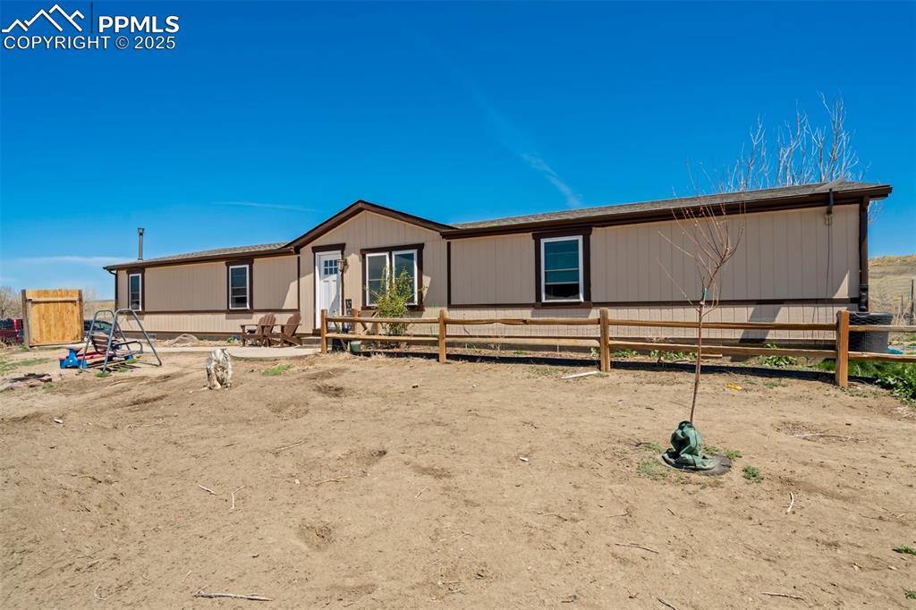 Image 4 of 50: Manufactured / mobile home with fence