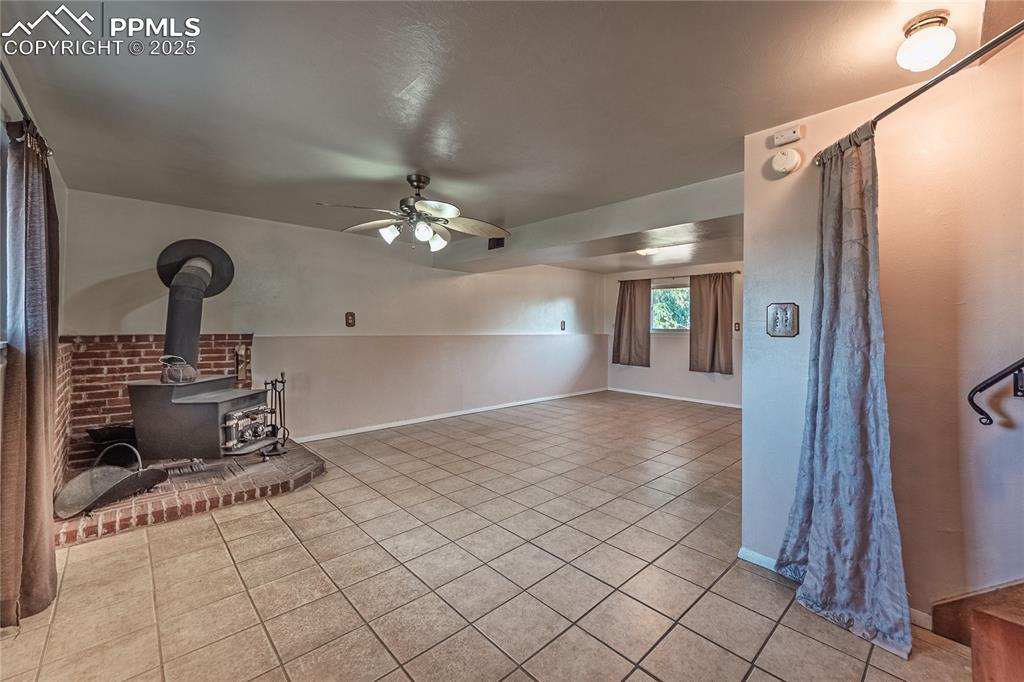 Image 14 of 31: Family Room