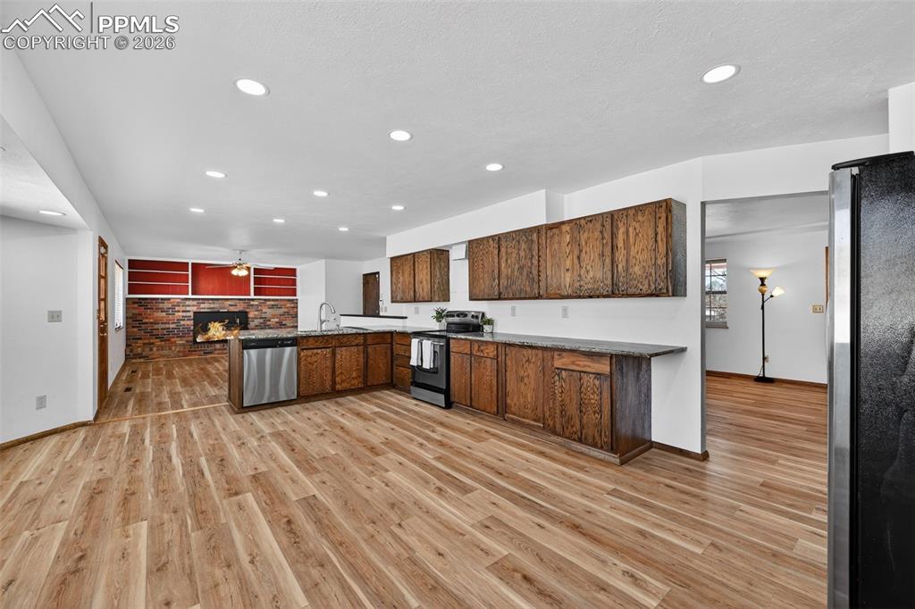 Image 2 of 44: Kitchen