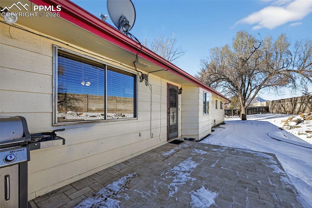 Image 21 of 44: Patio