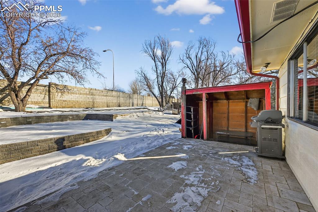 Image 22 of 44: Patio