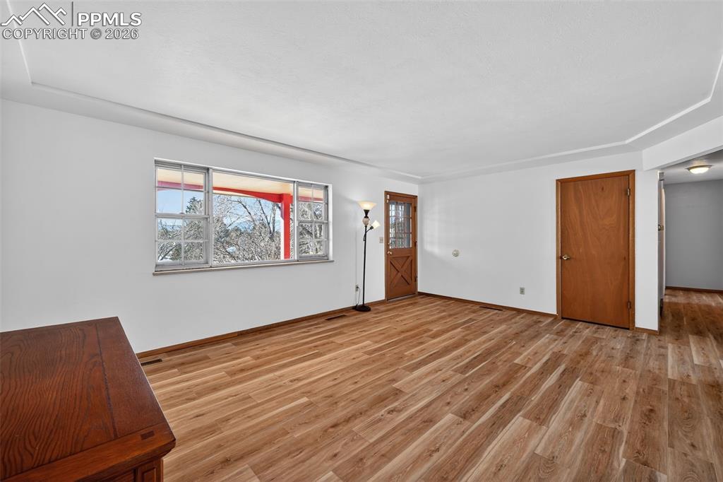 Image 24 of 44: Living Room