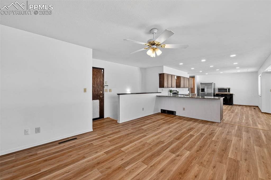 Image 27 of 44: Living Room