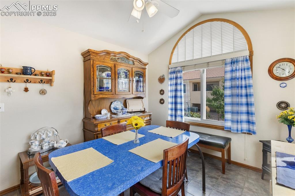 Image 10 of 43: Breakfast Nook