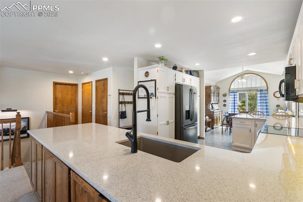 Image 6 of 43: Kitchen