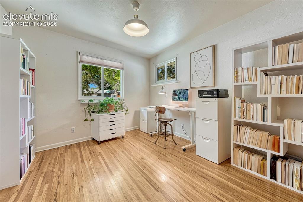Image 16 of 45: Office