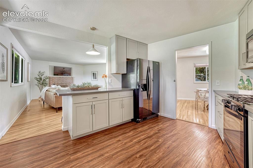 Image 8 of 45: Kitchen