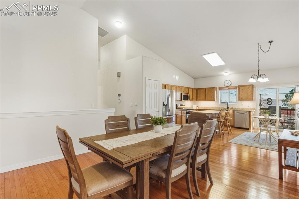 Image 12 of 47: Dining Area