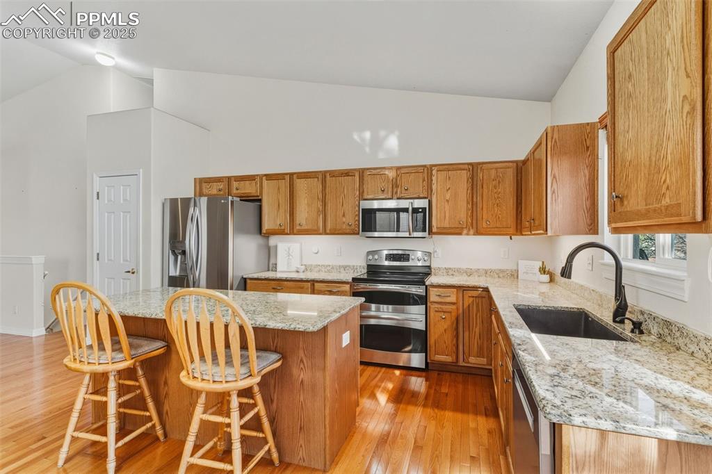 Image 15 of 47: Kitchen