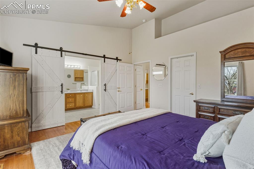 Image 19 of 47: Bedroom