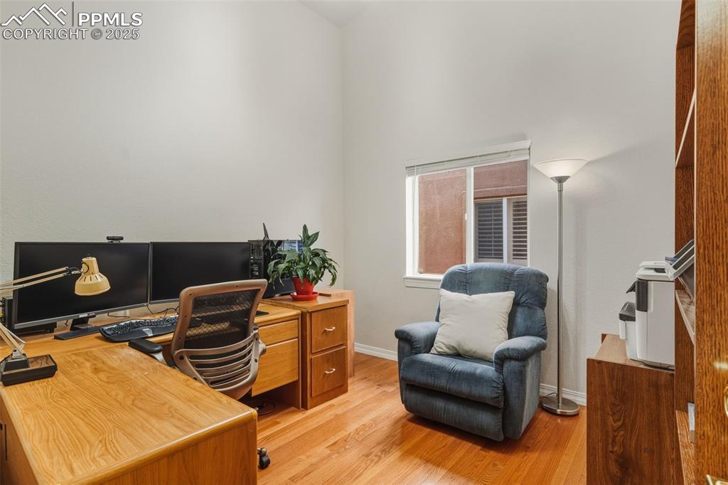 Image 24 of 47: Office