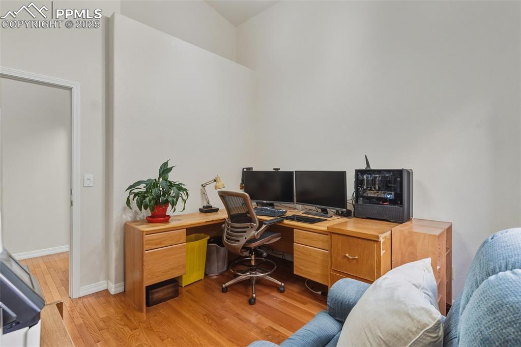 Image 26 of 47: Office