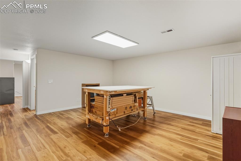 Image 31 of 47: Dining Area