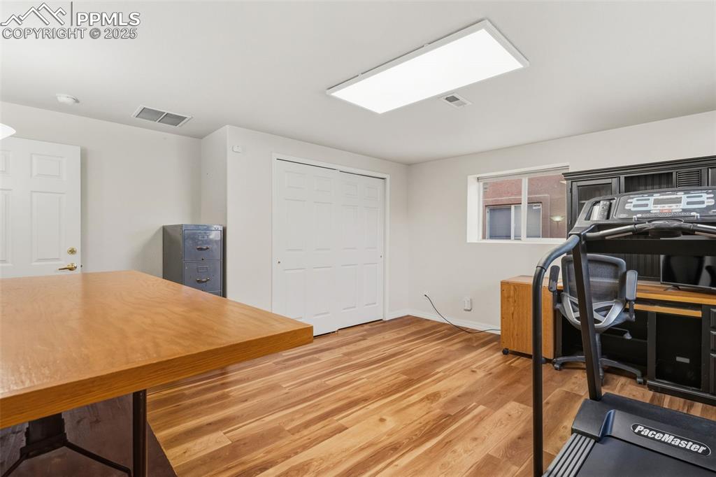 Image 36 of 47: Office