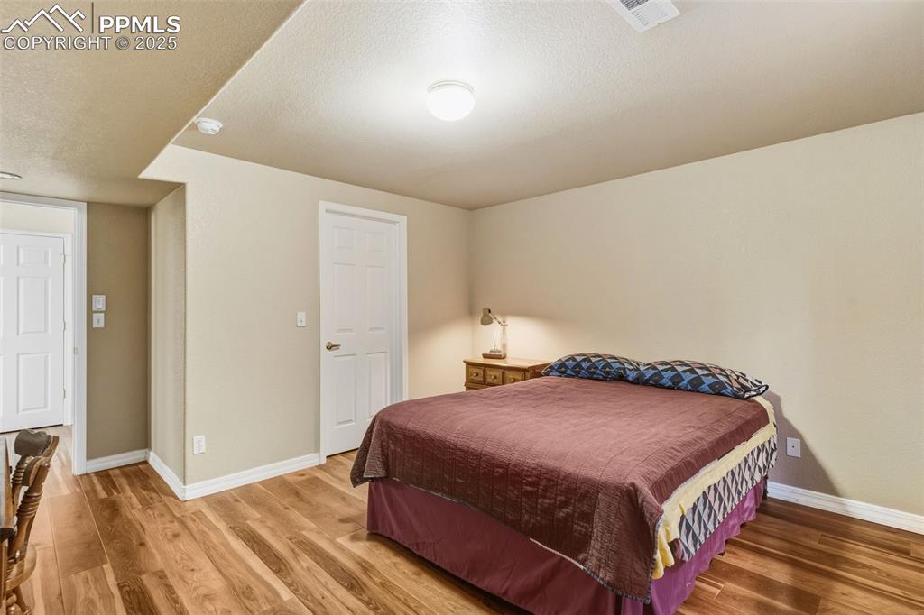 Image 39 of 47: Bedroom