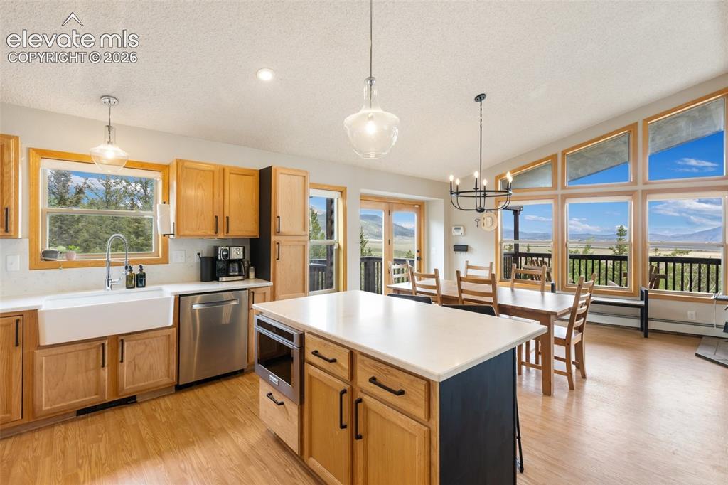 Image 13 of 45: Kitchen